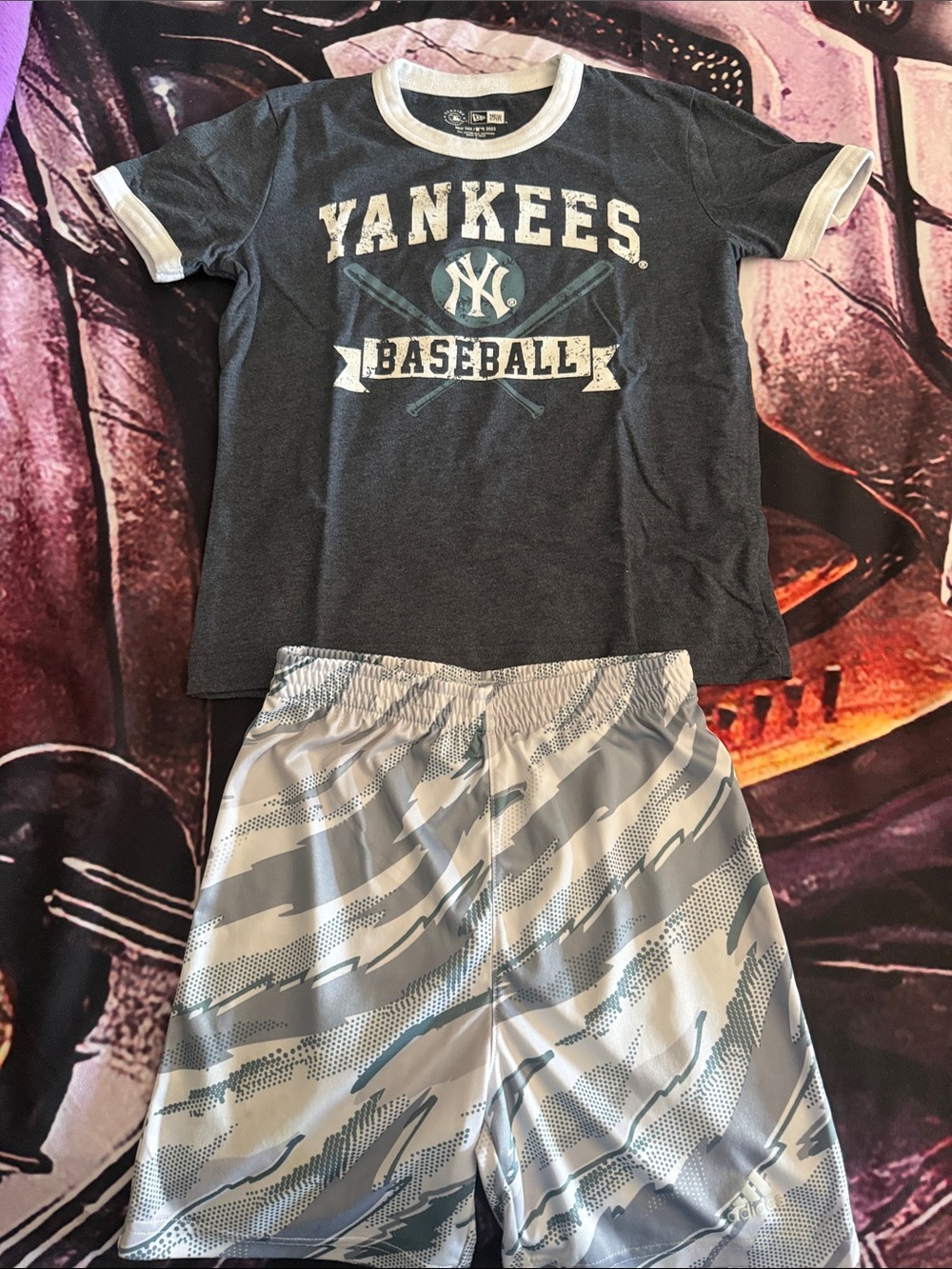 New Era New York Yankees Navy Blue Ringer Tee with Gray Athletic Shorts